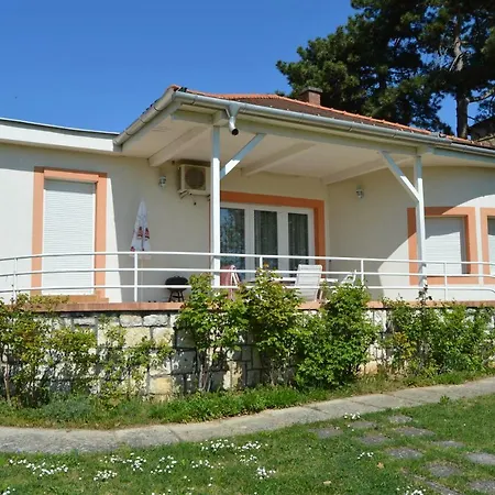 Belvarosi Nyaralo Holiday home Balatonfured